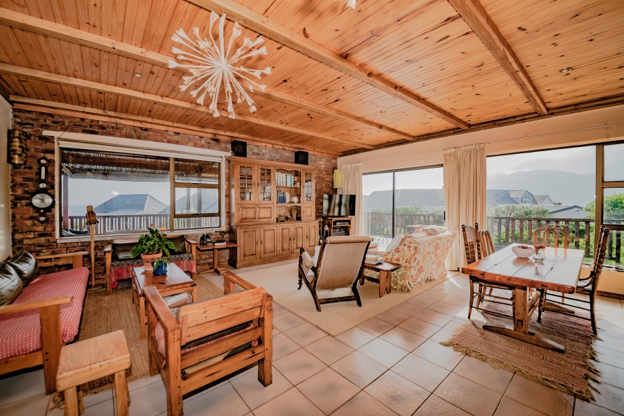 6 Bedroom Property for Sale in Pringle Bay Western Cape